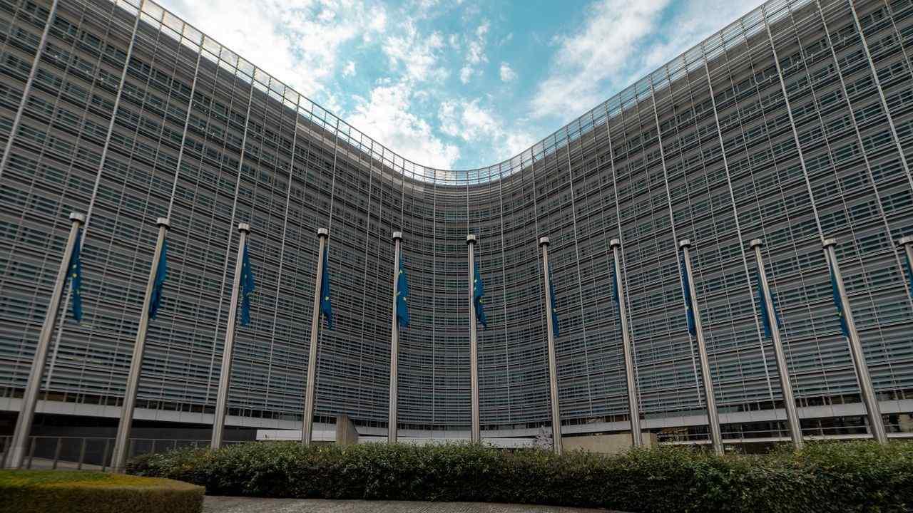 Brussels unveils single rulebook to overhaul EU public procurement